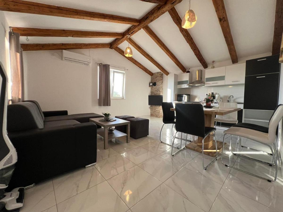 Apartman Lorena Lakmartin Extérieur photo